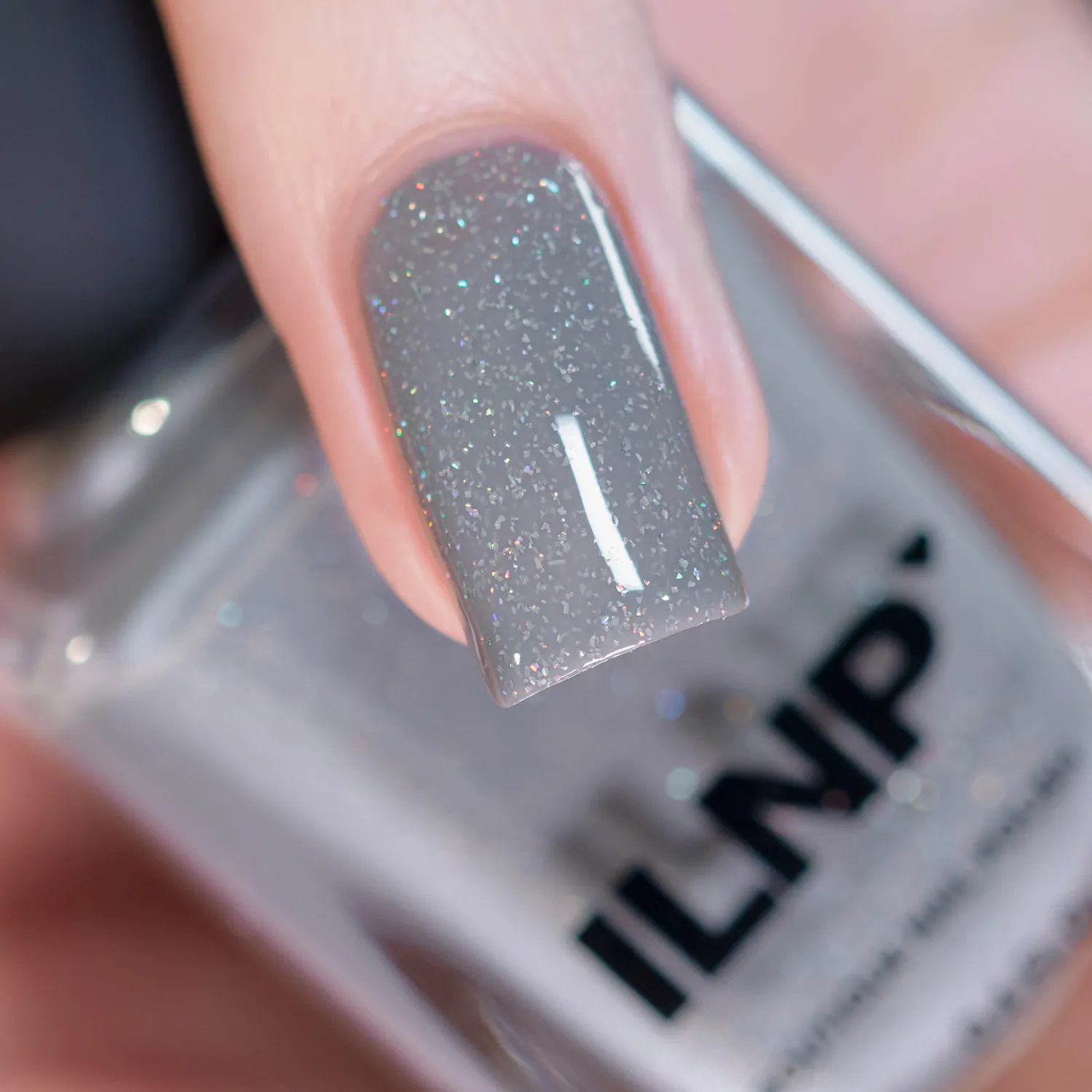 ILNP Sled Day nagellack ljusgrå jelly
