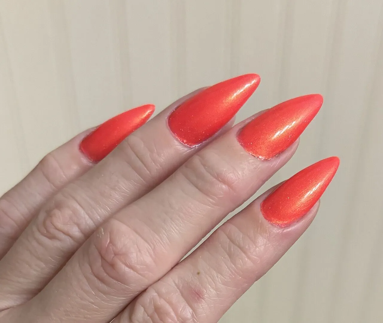 Cirque Colors Day Tripper nagellack neon korall