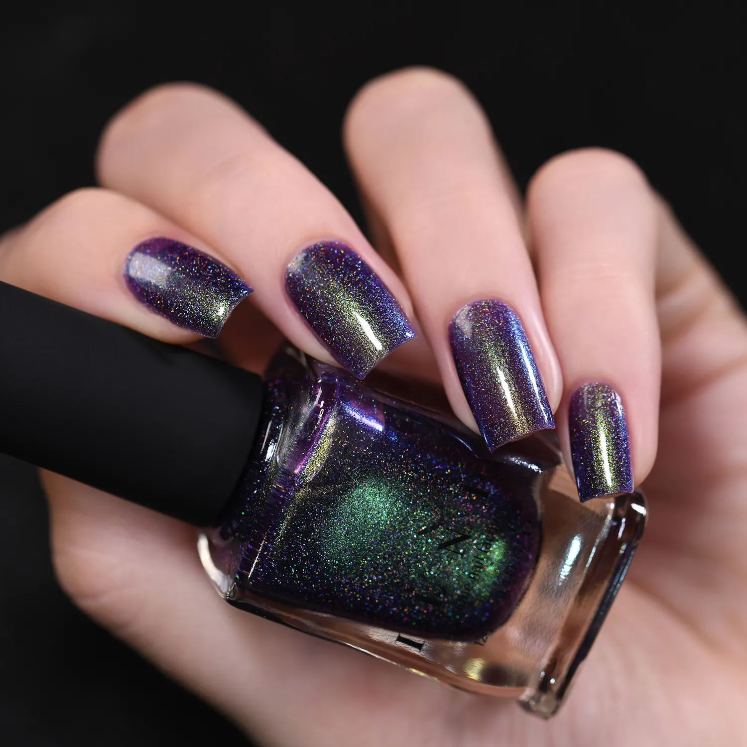 ILNP Bundled Up nagellack lila holografisk