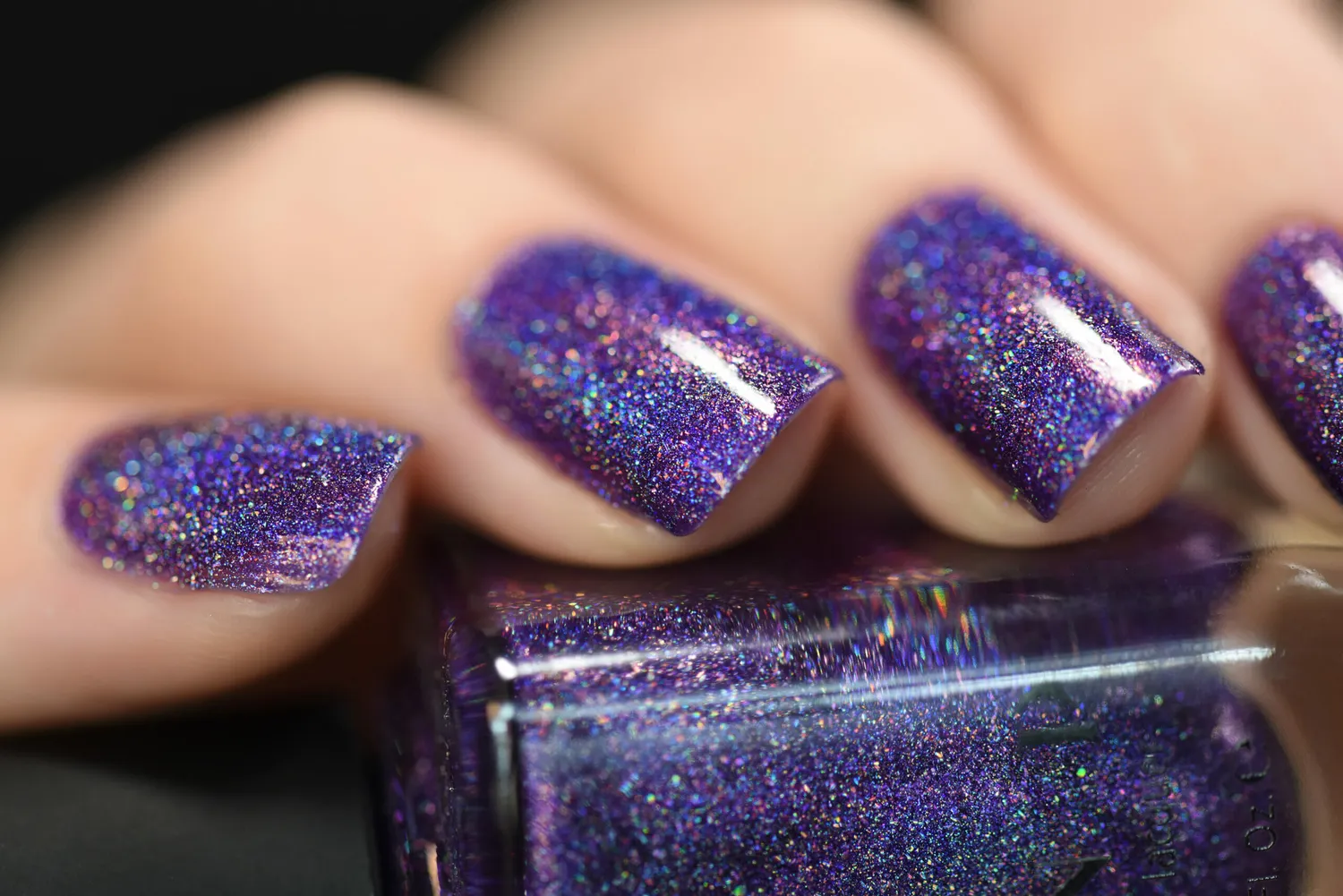 ILNP Ultra Holo Walking Home nagellack druvlila holografiskt