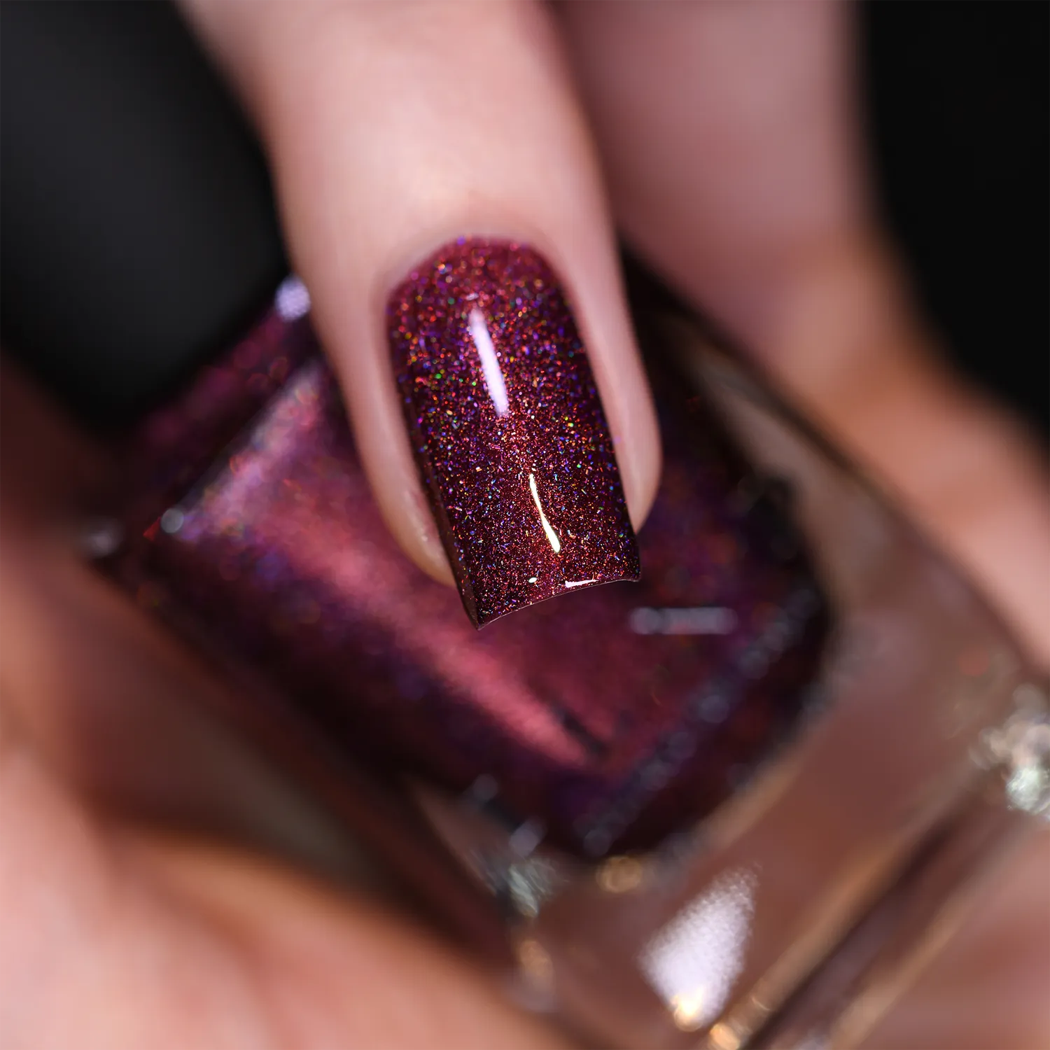 ILNP Manhattan Broadway nagellack vinrött holo