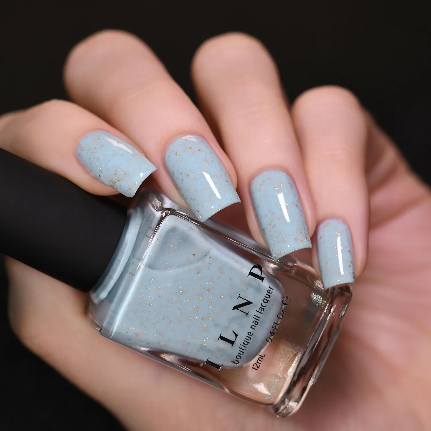 ILNP Snow Globe nagellack ljusblått holografiskt