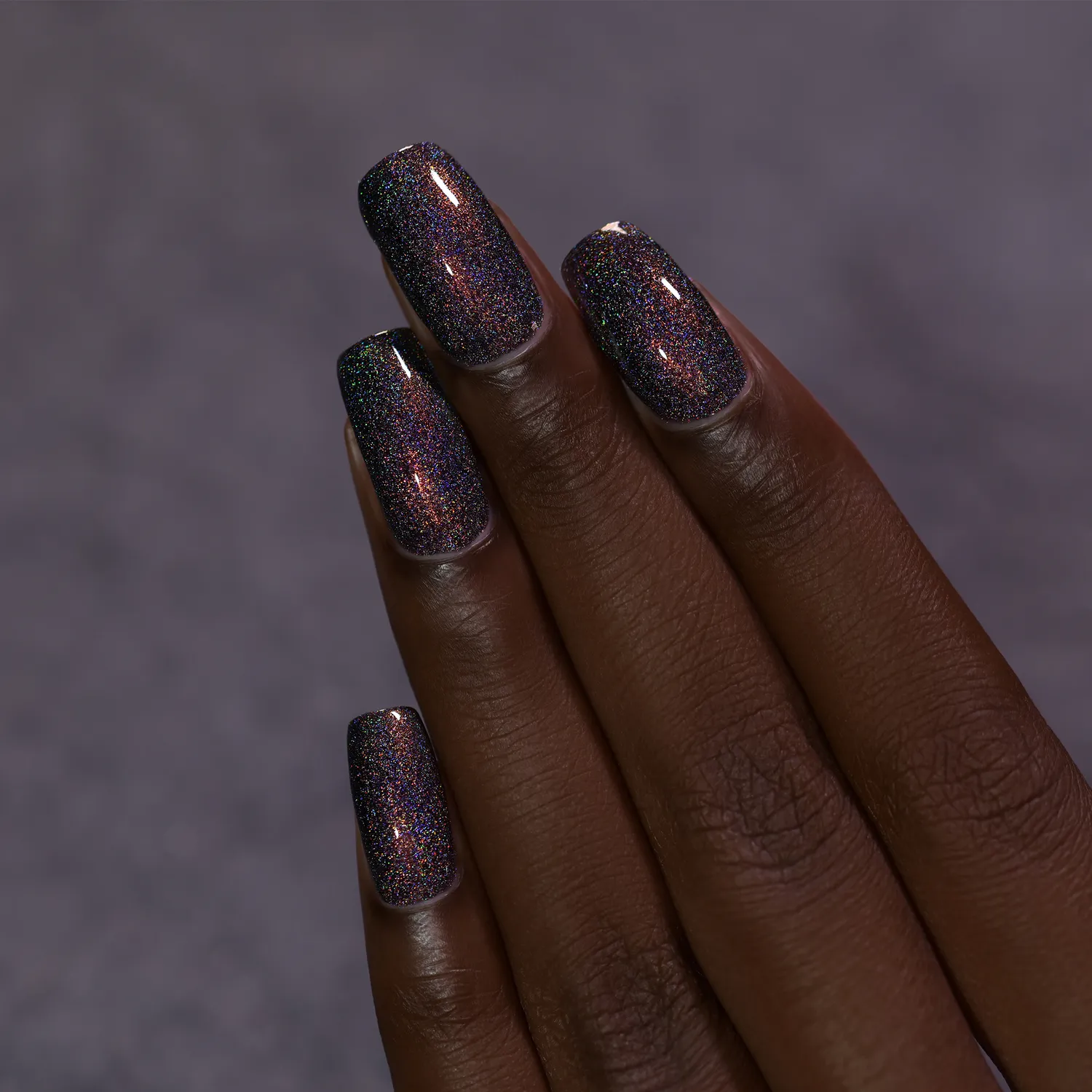 ILNP Wicked Stay Hidden nagellack grå holografisk