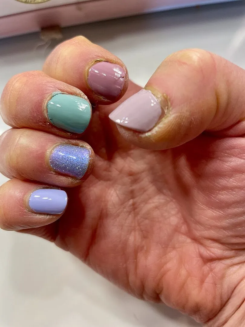 Cirque Colors Whitney nagellack dammig lilarosa crème