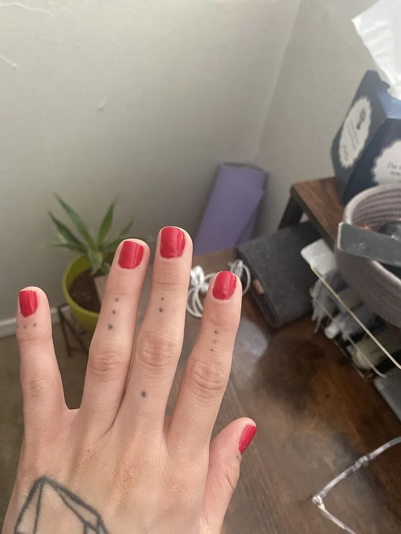 Cirque Colors Strawberry Fields nagellack röd