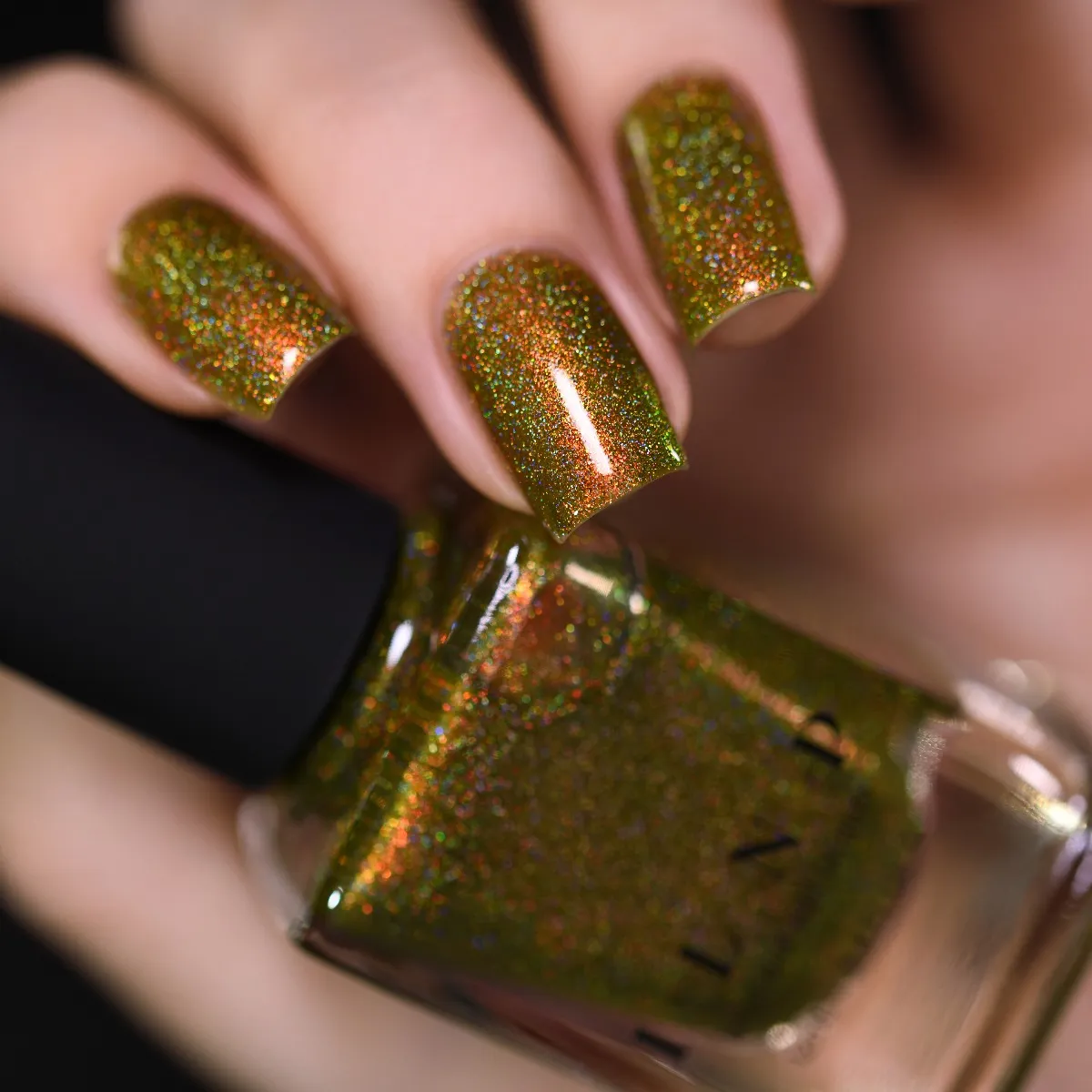 ILNP Legacy nagellack oliv skiftande shimmer
