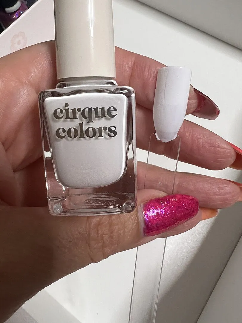 Cirque Colors White Lie nagellack neonvitt kräm