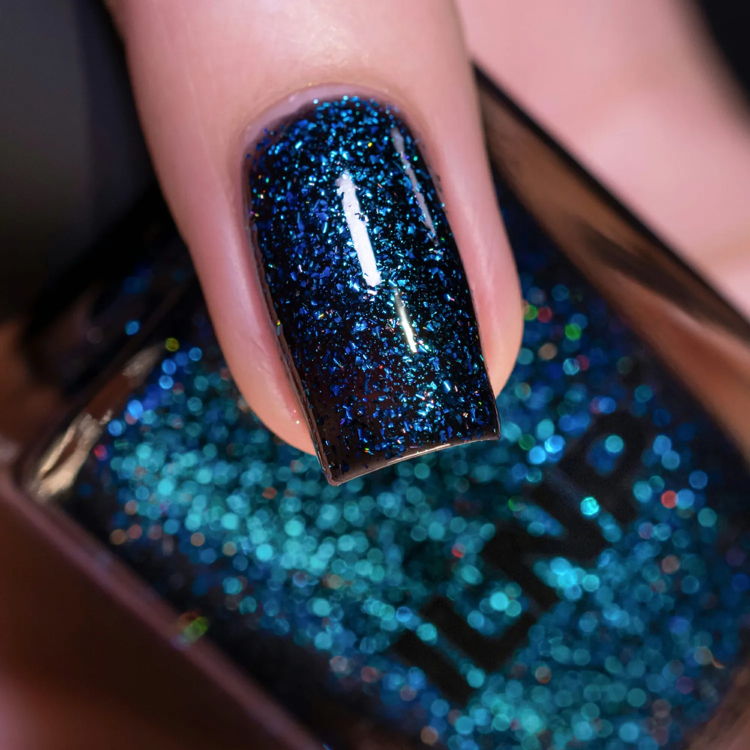 ILNP Trapped Lured nagellack svart metallic