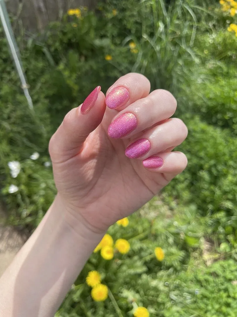 Cirque Colors Pinky’s Up nagellack magenta holografisk shimmer