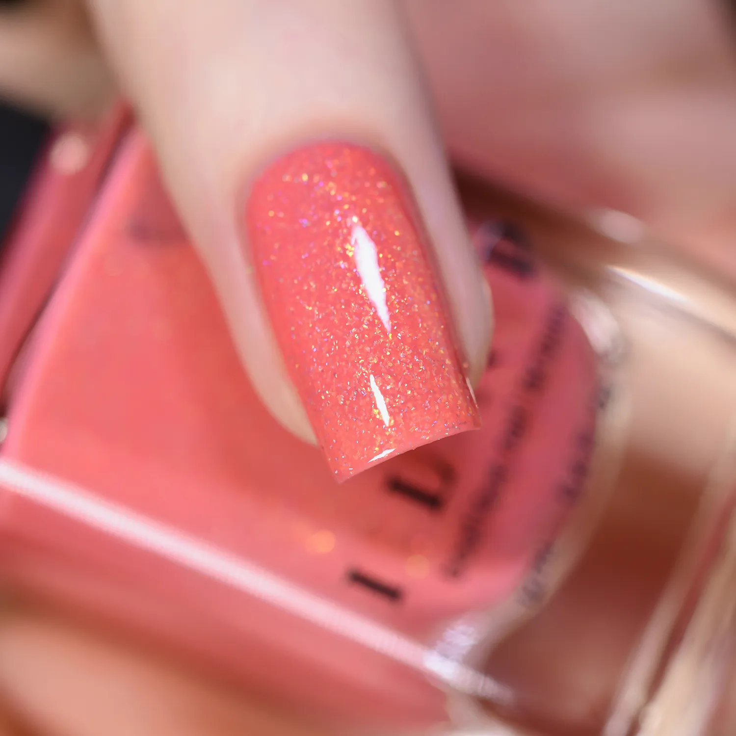 ILNP At Sea Riley nagellack korall holografiskt skimmer