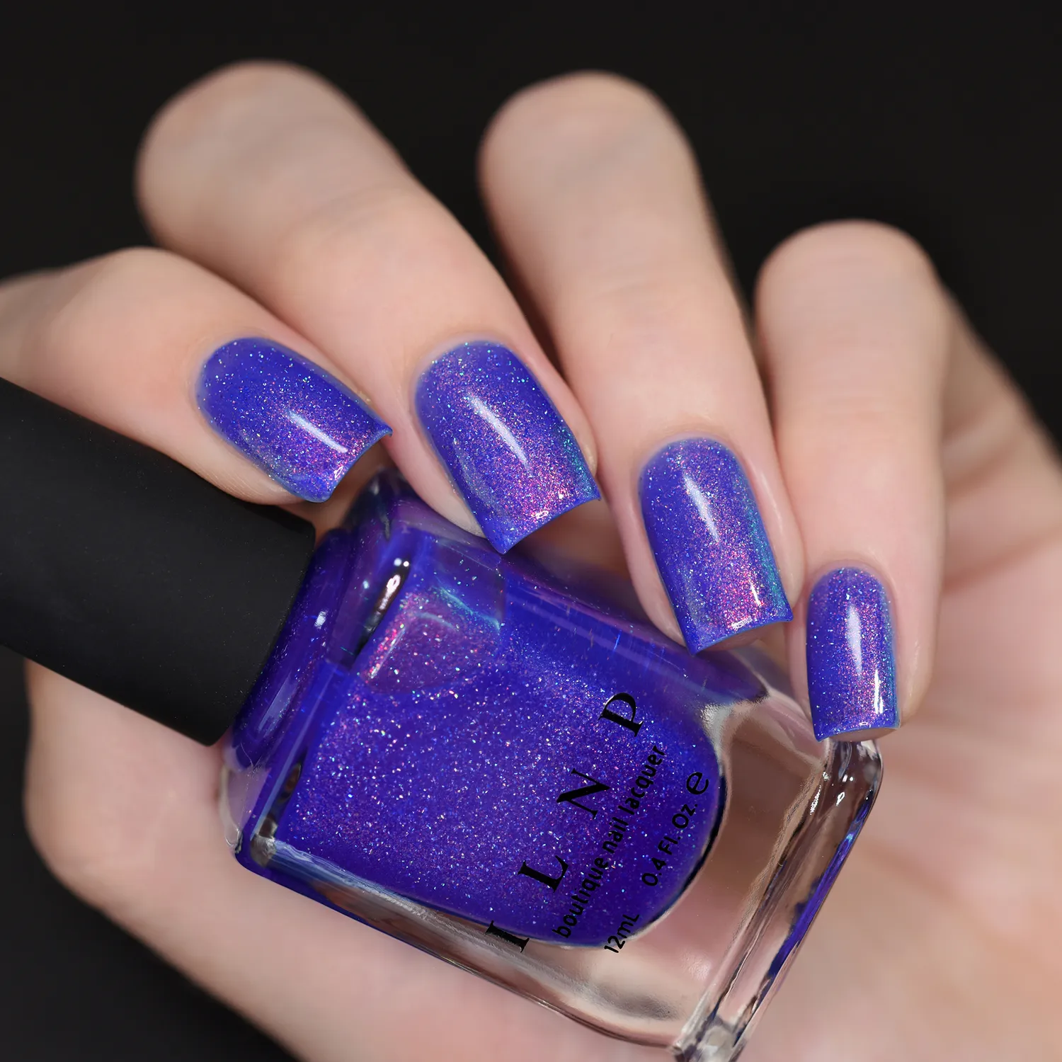 ILNP Deep End nagellack koboltblå shimmer