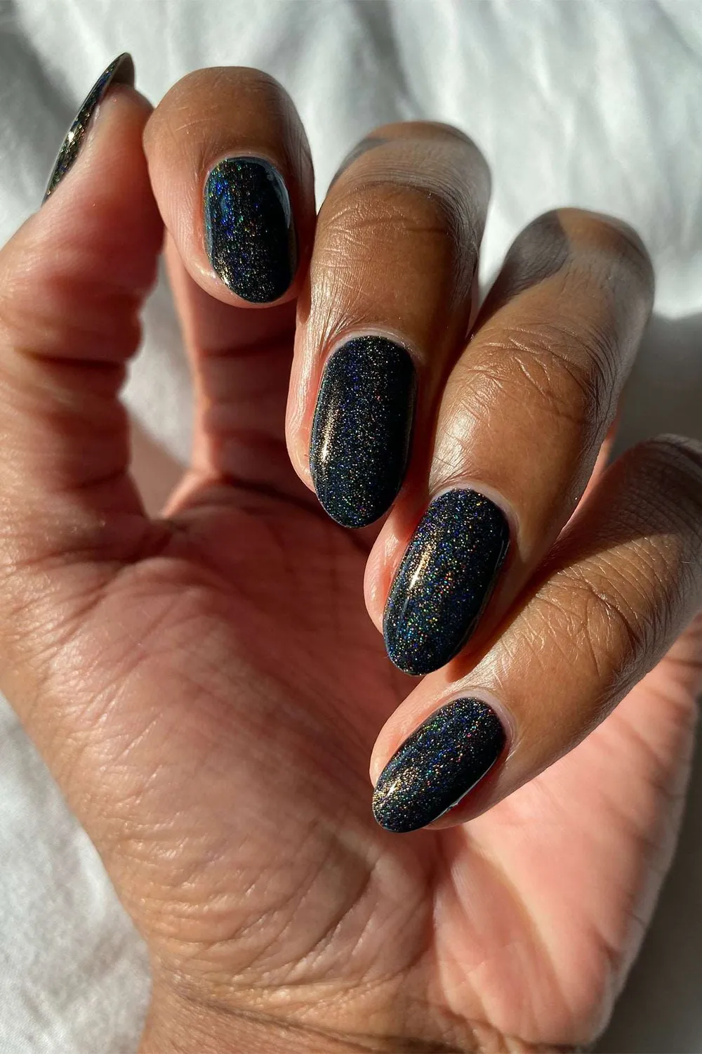 Cirque Colors Alter Ego nagellack svart holo