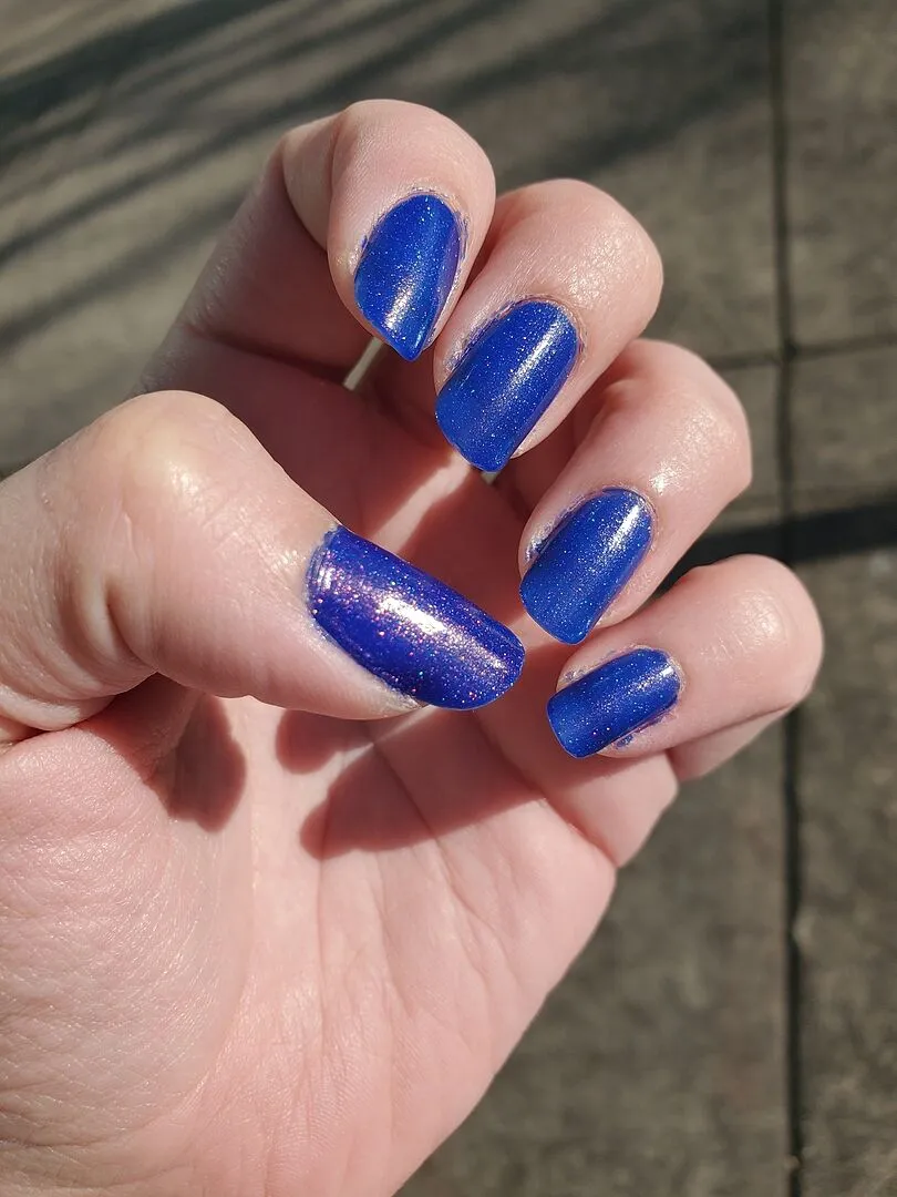 Cirque Colors Midsummer Night nagellack blå skimmer