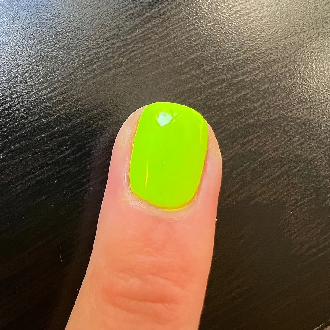 Cirque Colors Electric Daisy nagellack neon gul