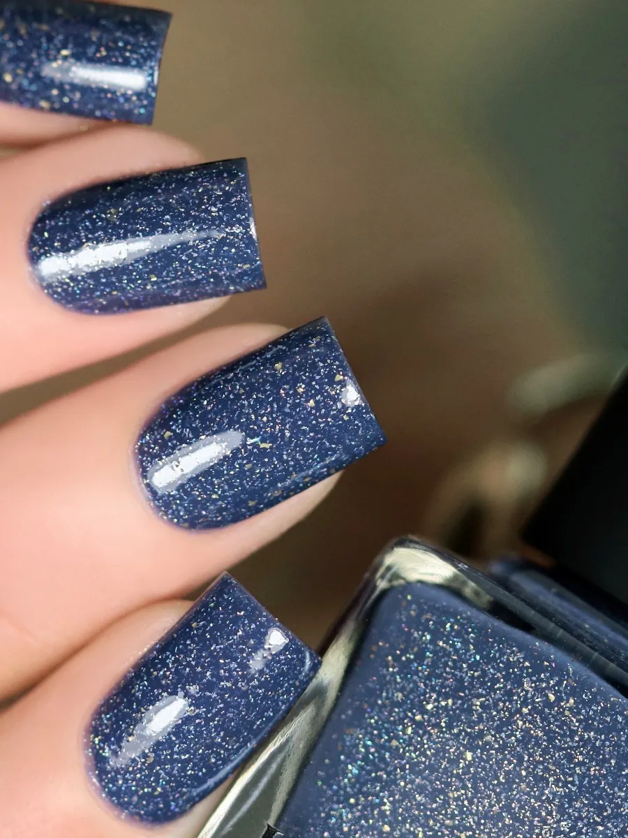 ILNP Better Days nagellack midnattsblått holografiskt