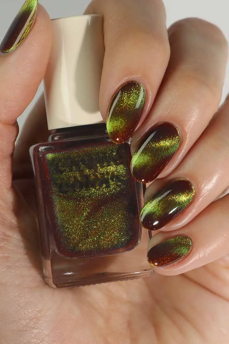Cirque Colors Delusions of Grandeur nagellack magnetisk röd
