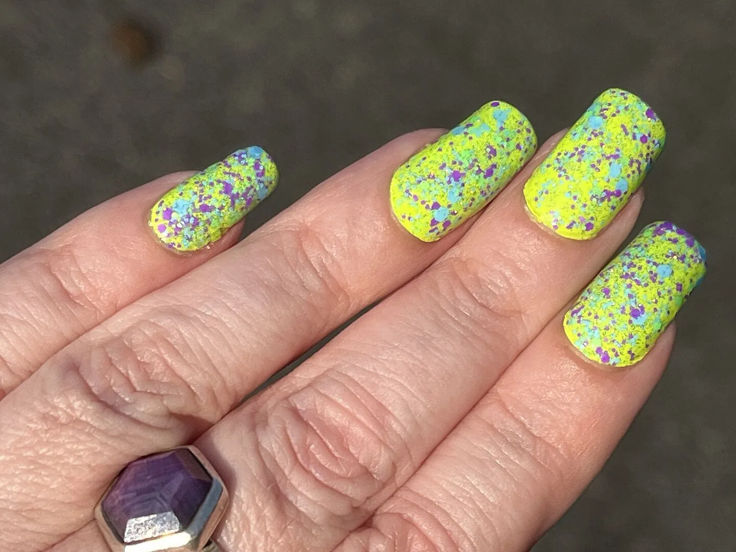 Cirque Colors Electric Daisy nagellack neon gul