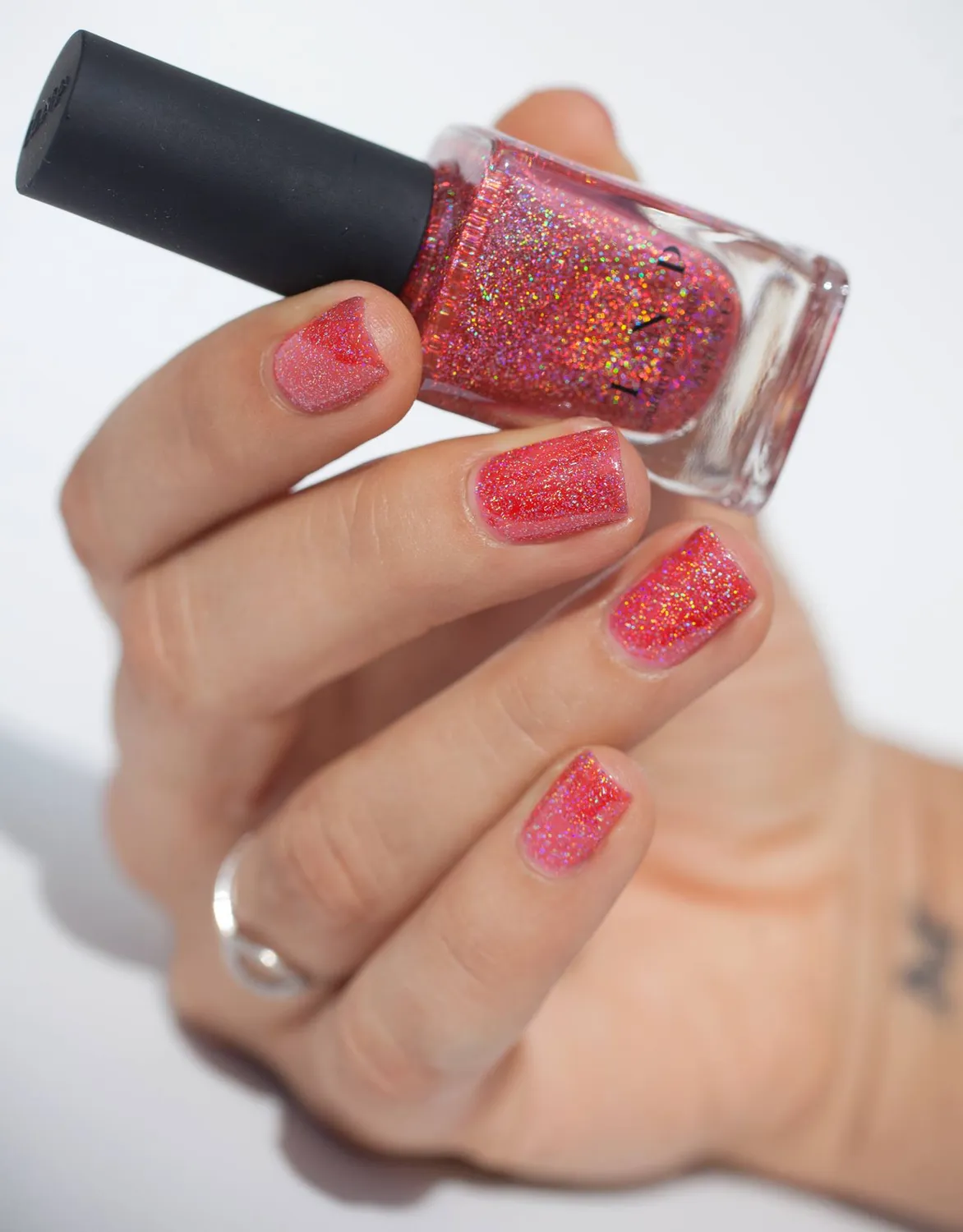 ILNP Sunkissed nagellack vattenmelonrött holografiskt