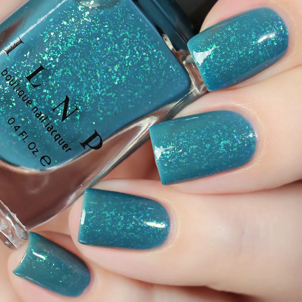 ILNP The Message nagellack celadonblå shimmer