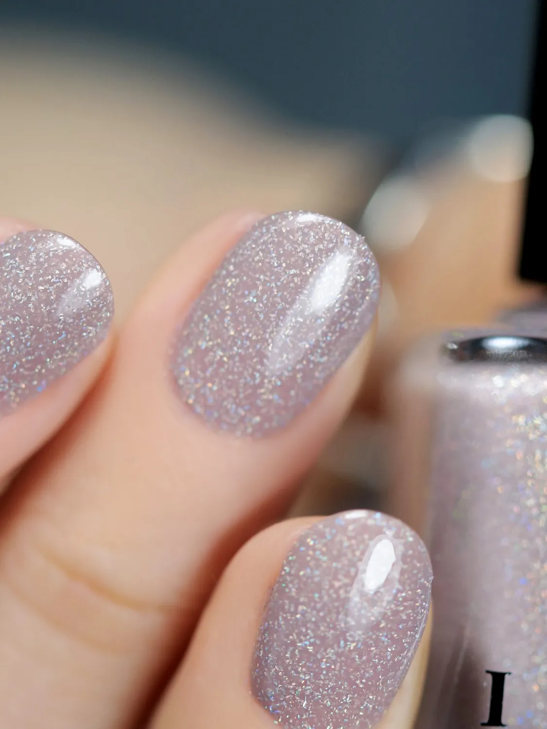 ILNP Prancer nagellack beige nude holografiskt