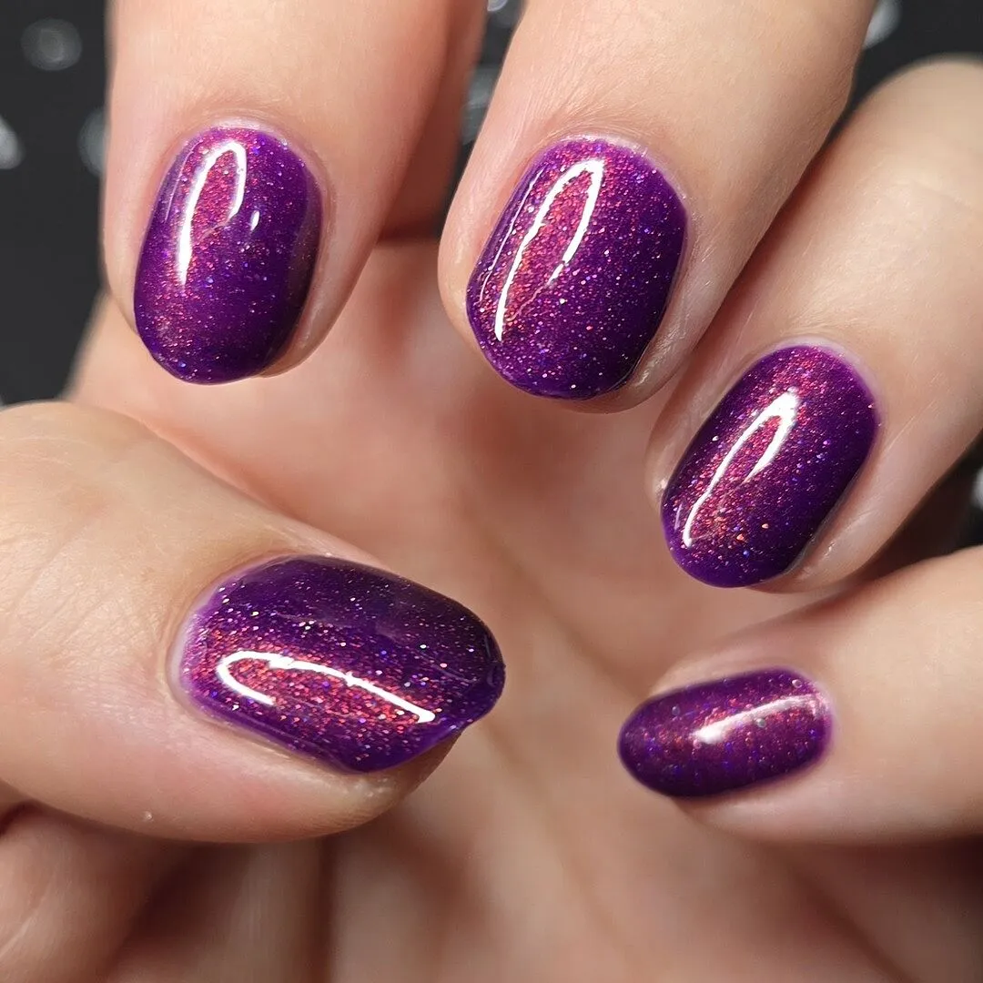 Cirque Colors Coronation nagellack lila skimmer