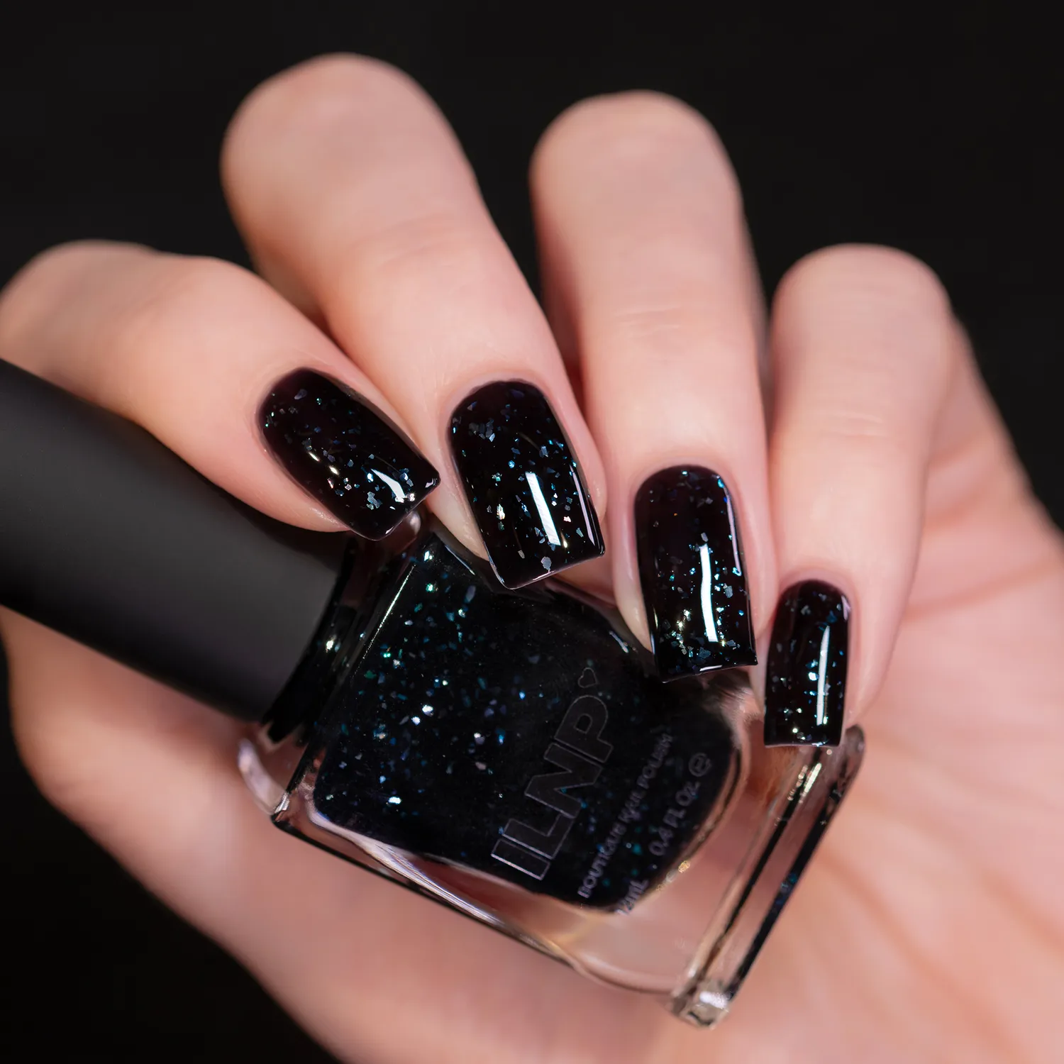 ILNP Opening Night Until Midnight nagellack svart flakie