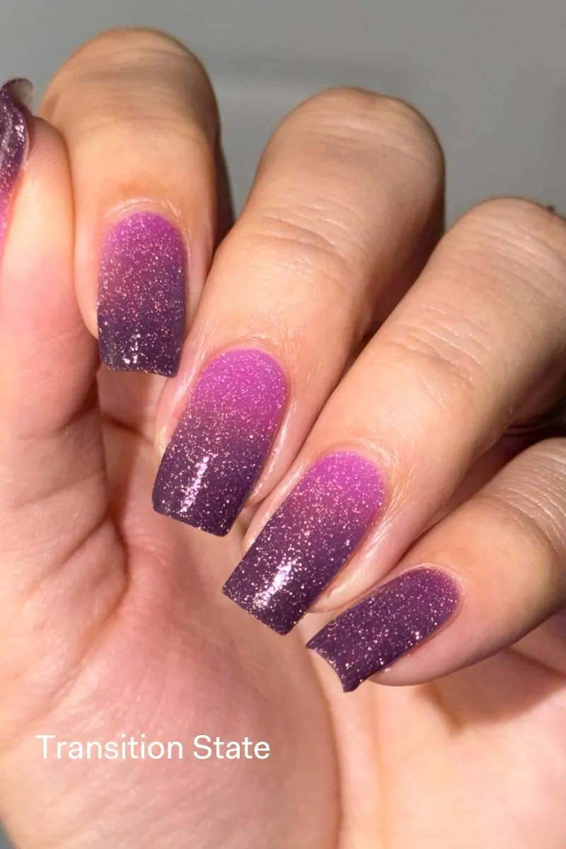 Cirque Colors Temptress nagellack thermal lila-rosa