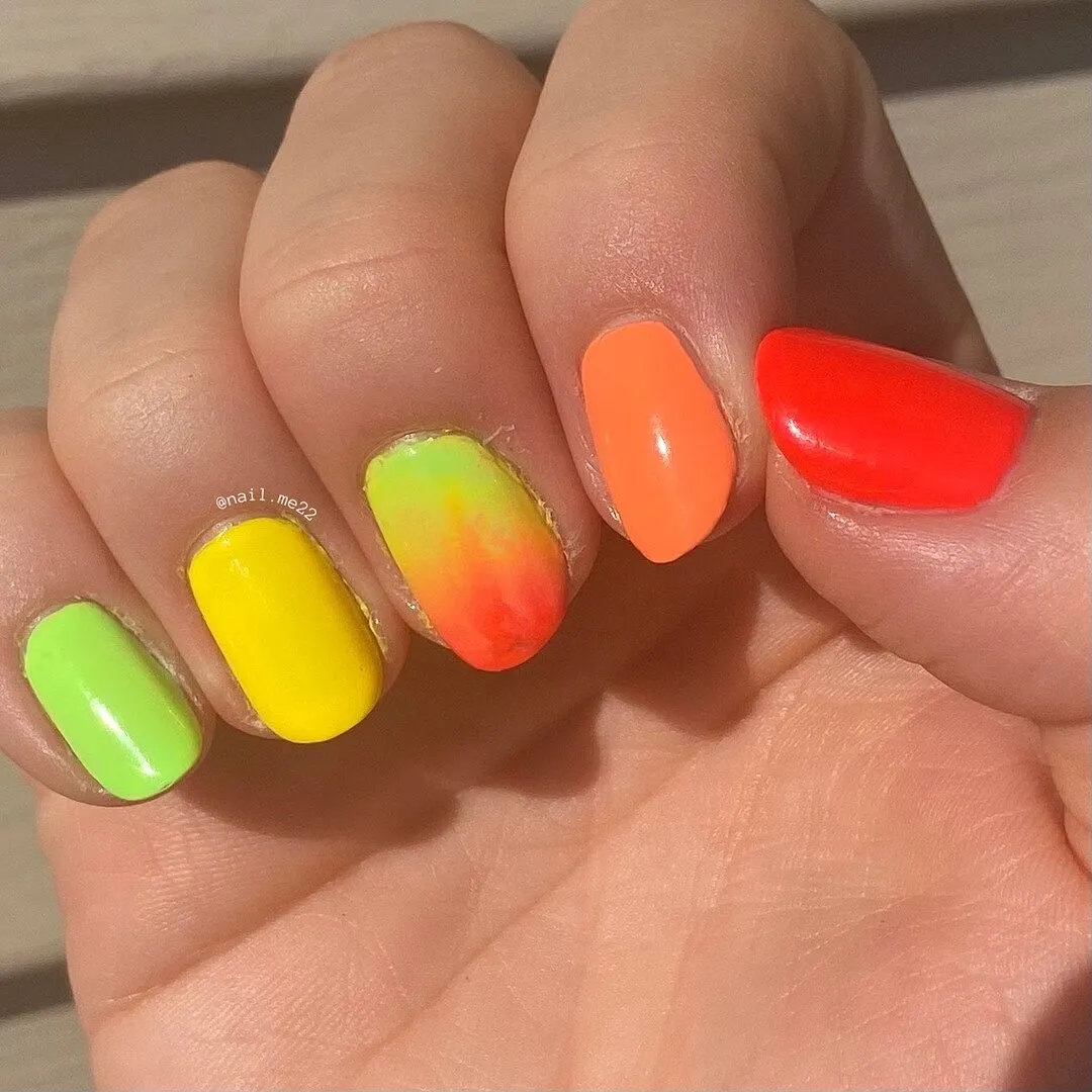 Cirque Colors Rumor Mill nagellack neonkorall kräm