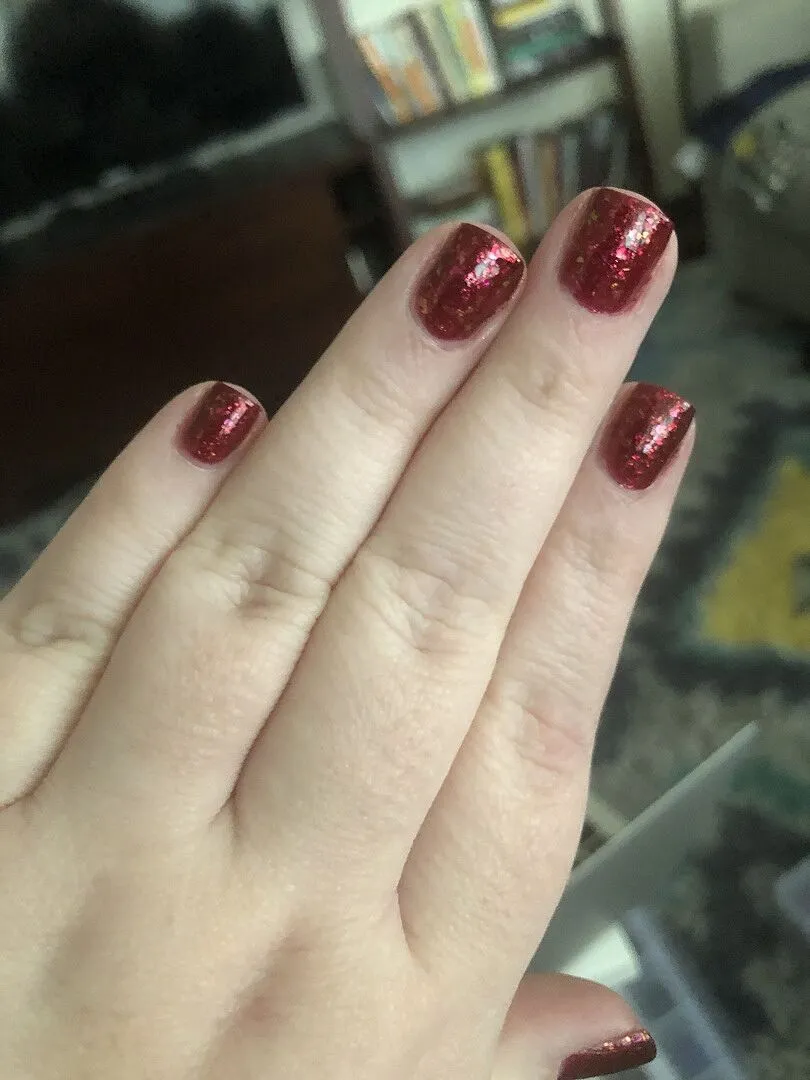 Cirque Colors Snozzberry nagellack jelly vinröd