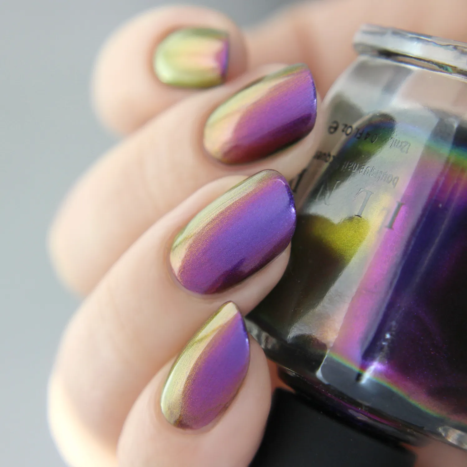 ILNP Tilted Ultra Chrome nagellack lila-orange skiftande