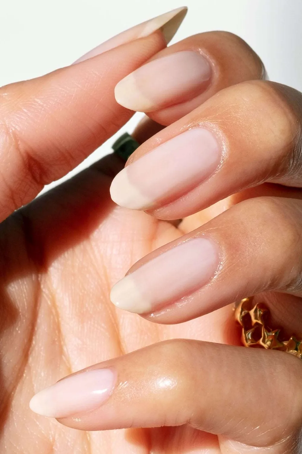 Cirque Colors Clean Slate underlack ojämna naglar