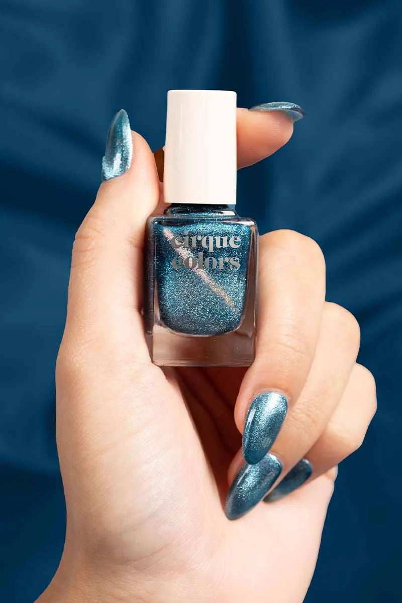 Cirque Colors Blue Velvet nagellack magnetisk blå