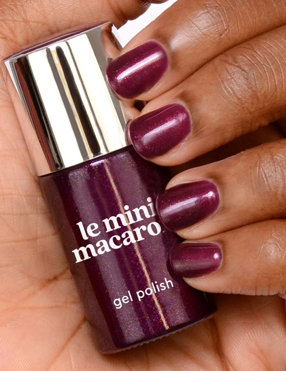 Le Mini Macaron Dark Plum gellack mörklila skimrig