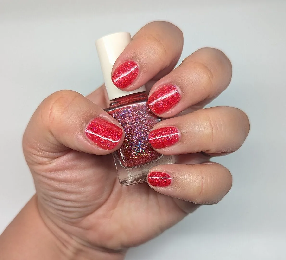 Cirque Red Bttms nagellack rött holografiskt