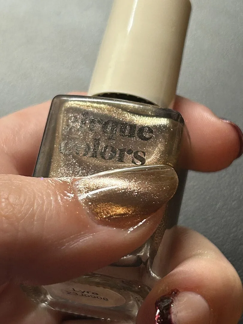 Cirque Colors Lyra nagellack magnetisk taupe