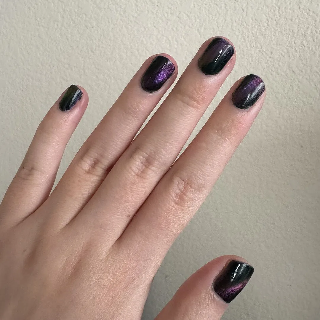 Cirque Colors Folie à Deux nagellack – magnetisk grön