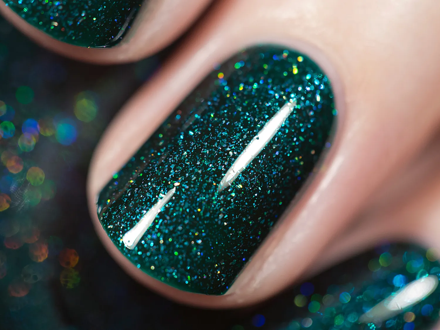 ILNP Fir Coat nagellack smaragdgrön holo