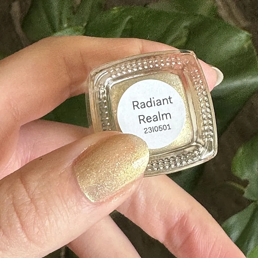 Cirque Colors Radiant Realm nagellack guld holographic