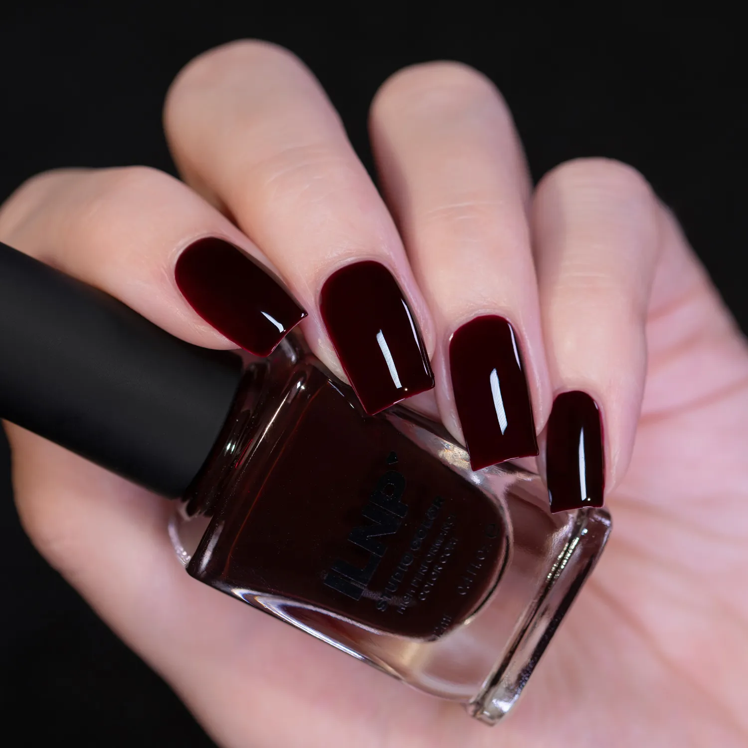 ILNP Dahlia nagellack jelly mörkröd