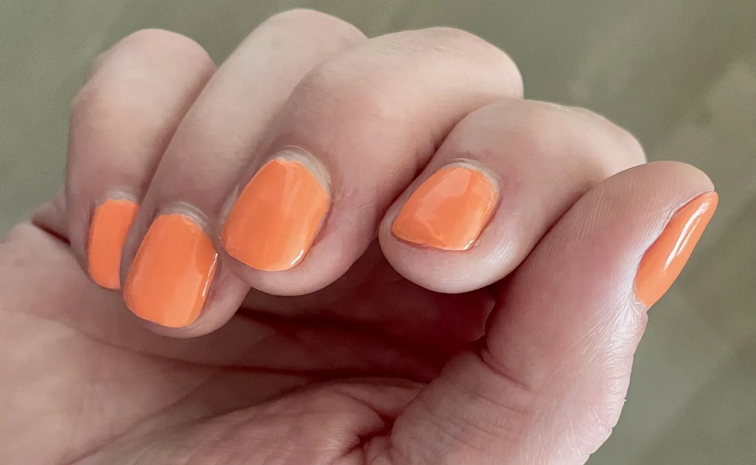 Cirque Colors Clean Slate underlack ojämna naglar