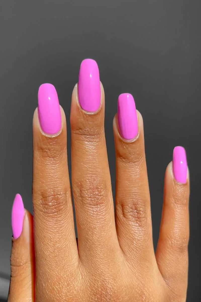 Cirque Colors Socialite neon nagellack rosa-lila crème