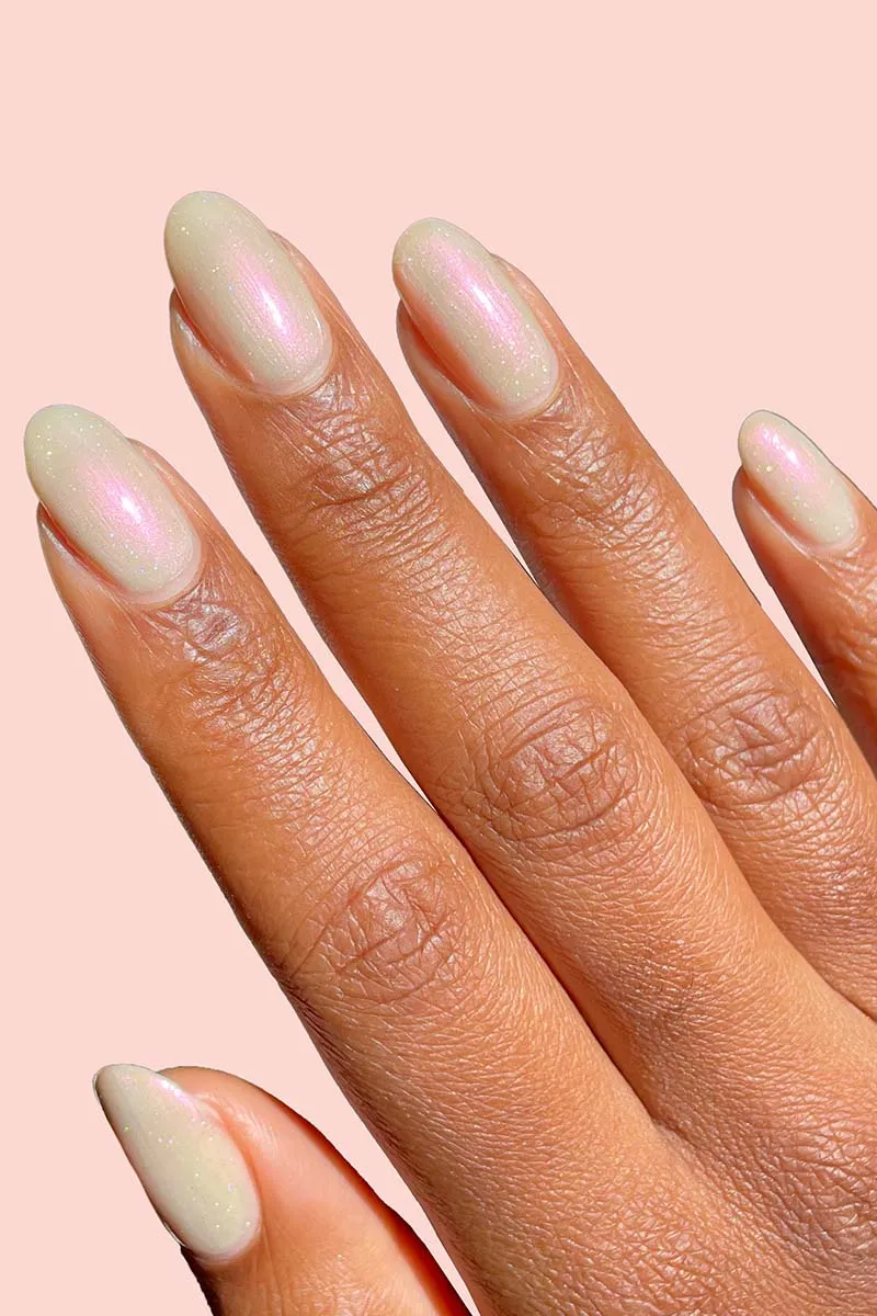 Cirque Colors Soleil nagellack vit pärlemor shimmer