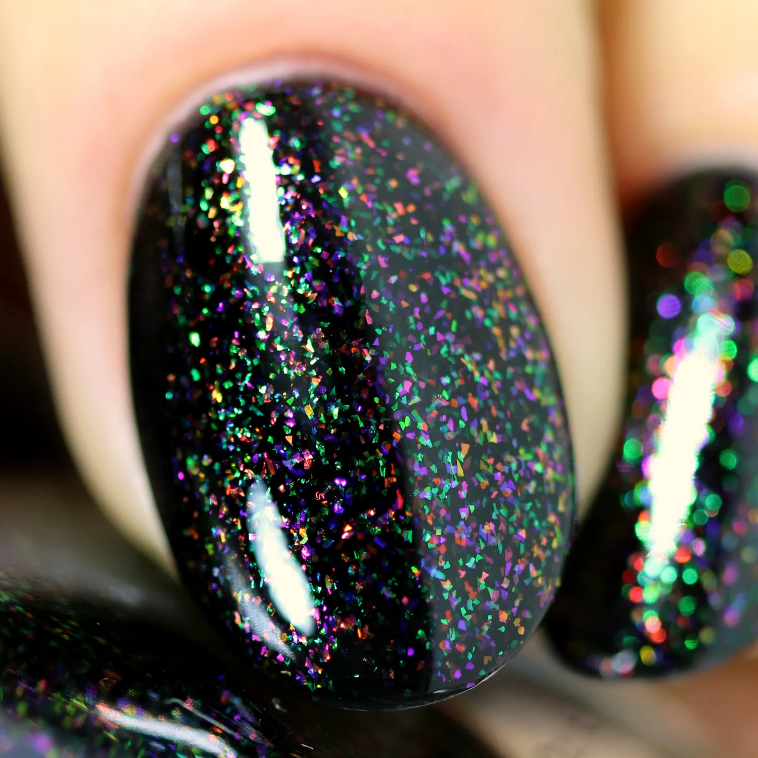 ILNP Cursed nagellack svart jelly shimmer