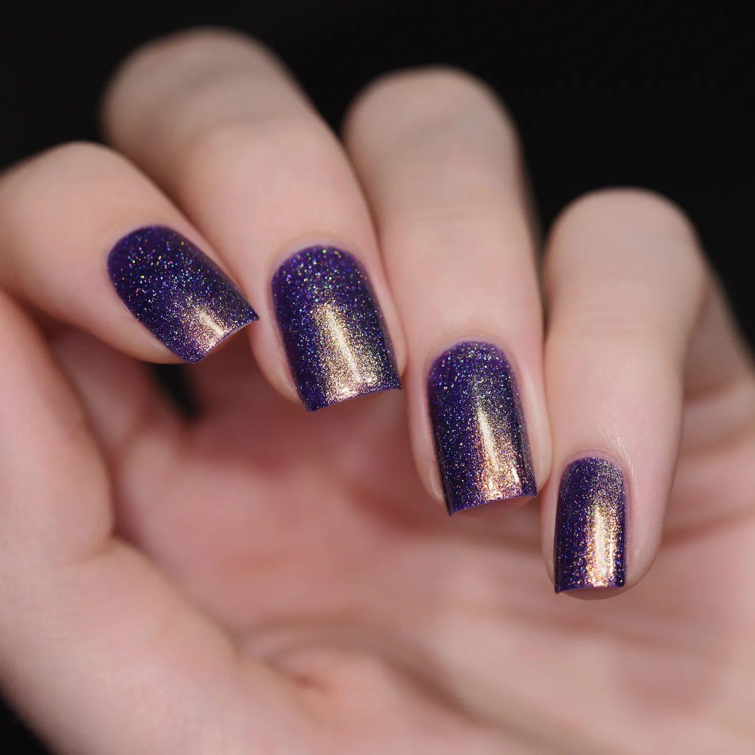 ILNP Art District nagellack lila holografiskt