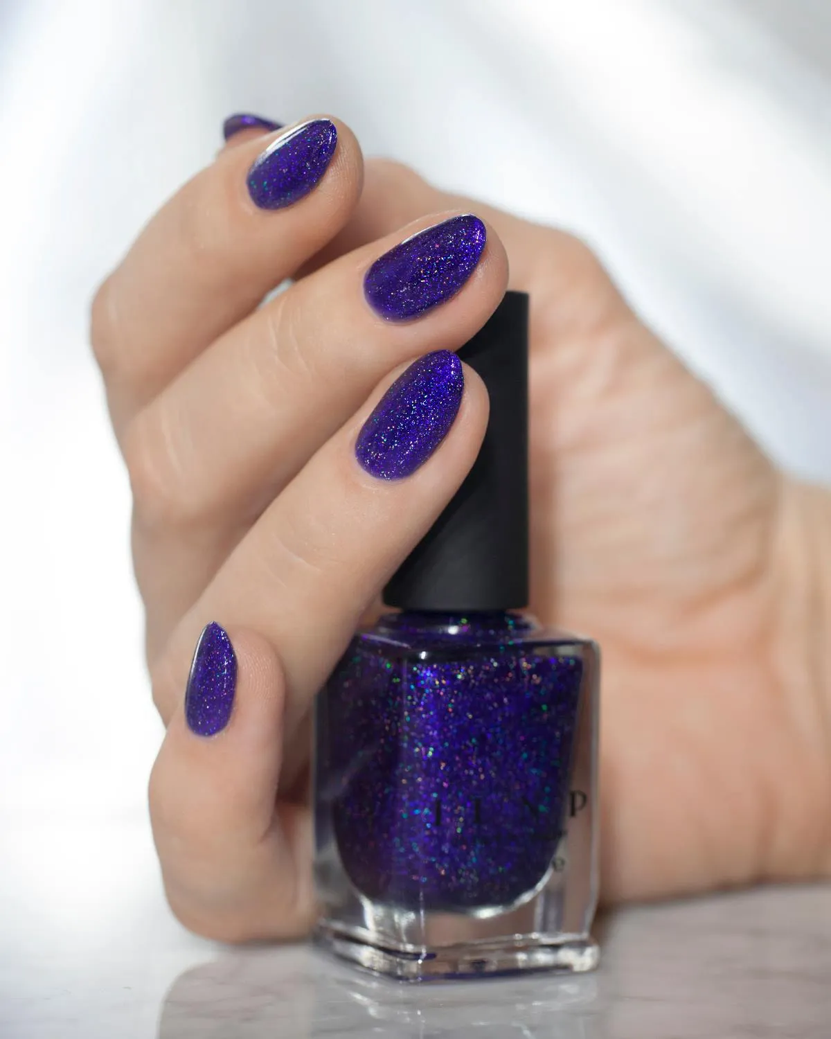 ILNP Downpour nagellack indigoblå holografisk
