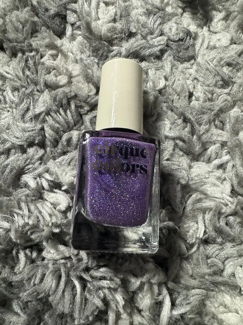 Cirque Colors Jammin Out shimmer nagellack druvlila holografisk