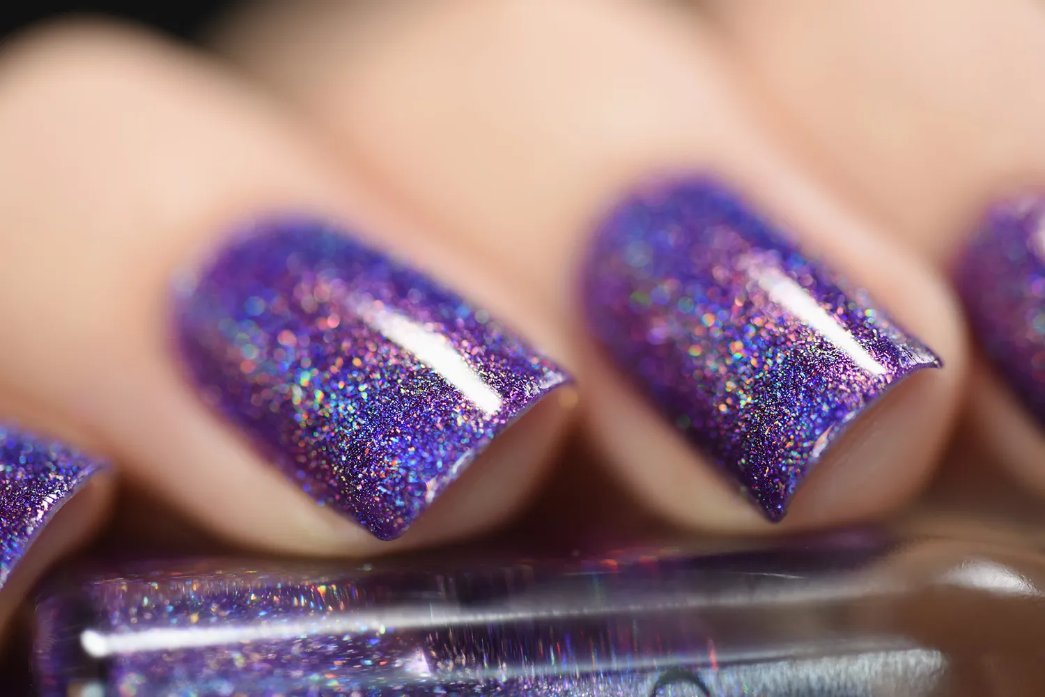 ILNP Ultra Holo Walking Home nagellack druvlila holografiskt