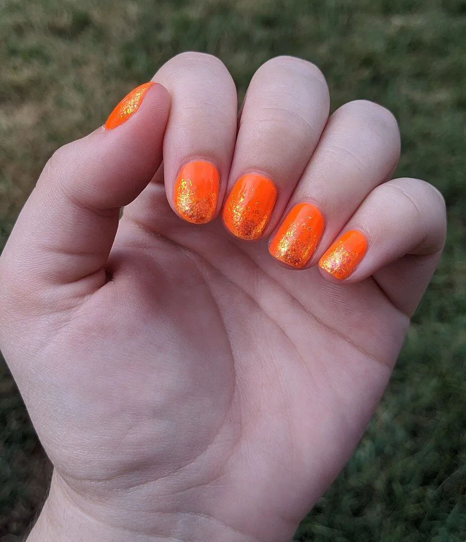 Cirque Colors Superfreak nagellack neonorange kräm