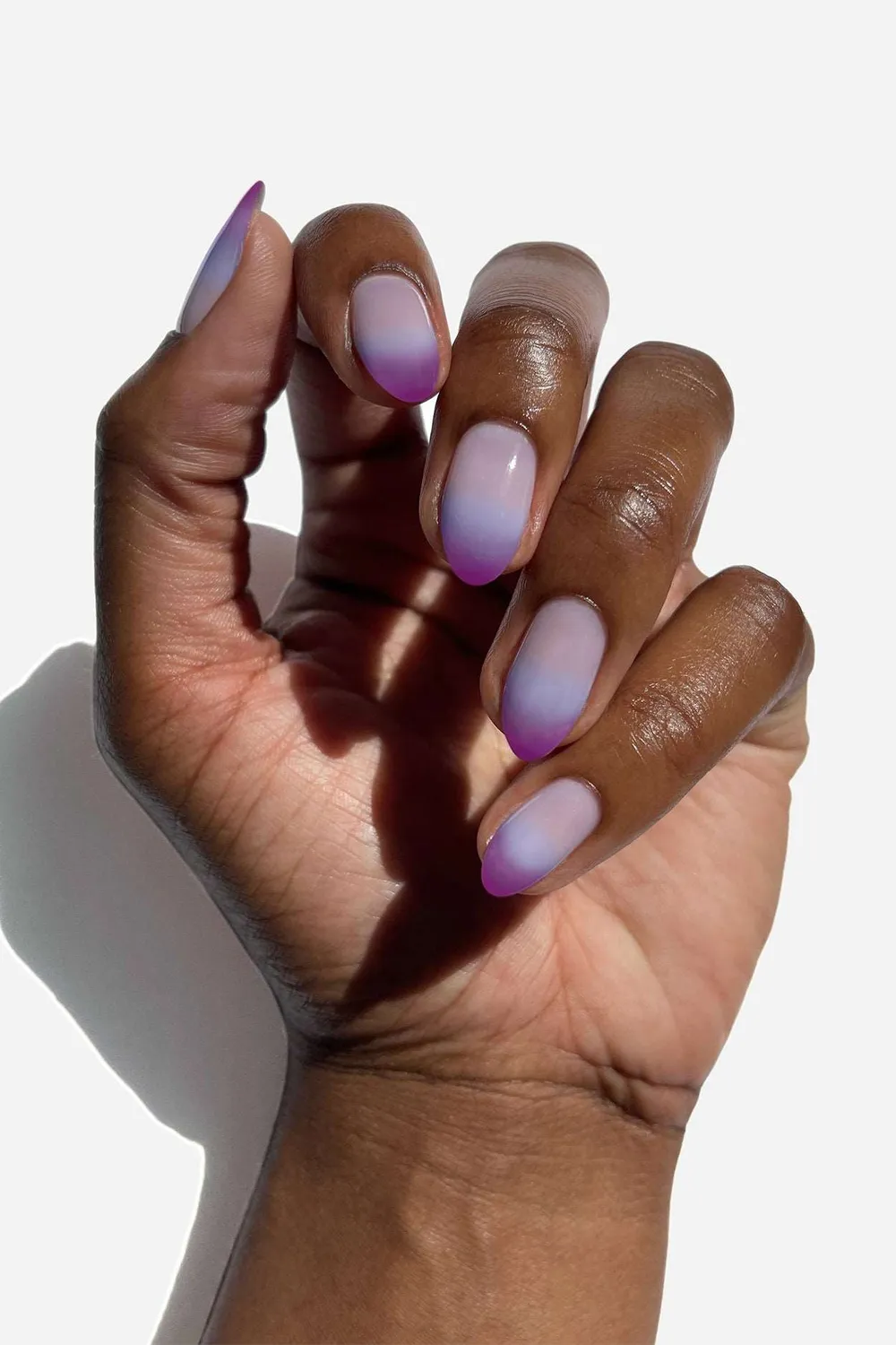 Cirque Colors Enchanted nagellack thermal lila