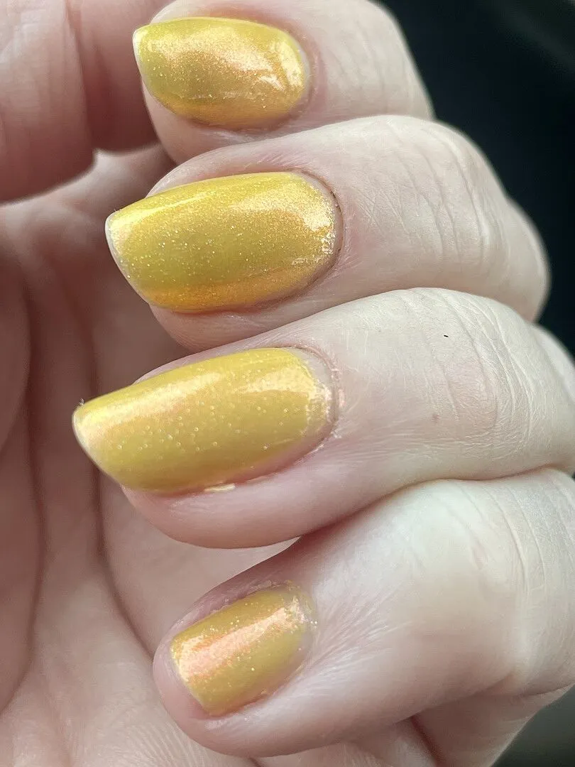 Cirque Colors Shaka nagellack gult rödguldgrönt skimmer